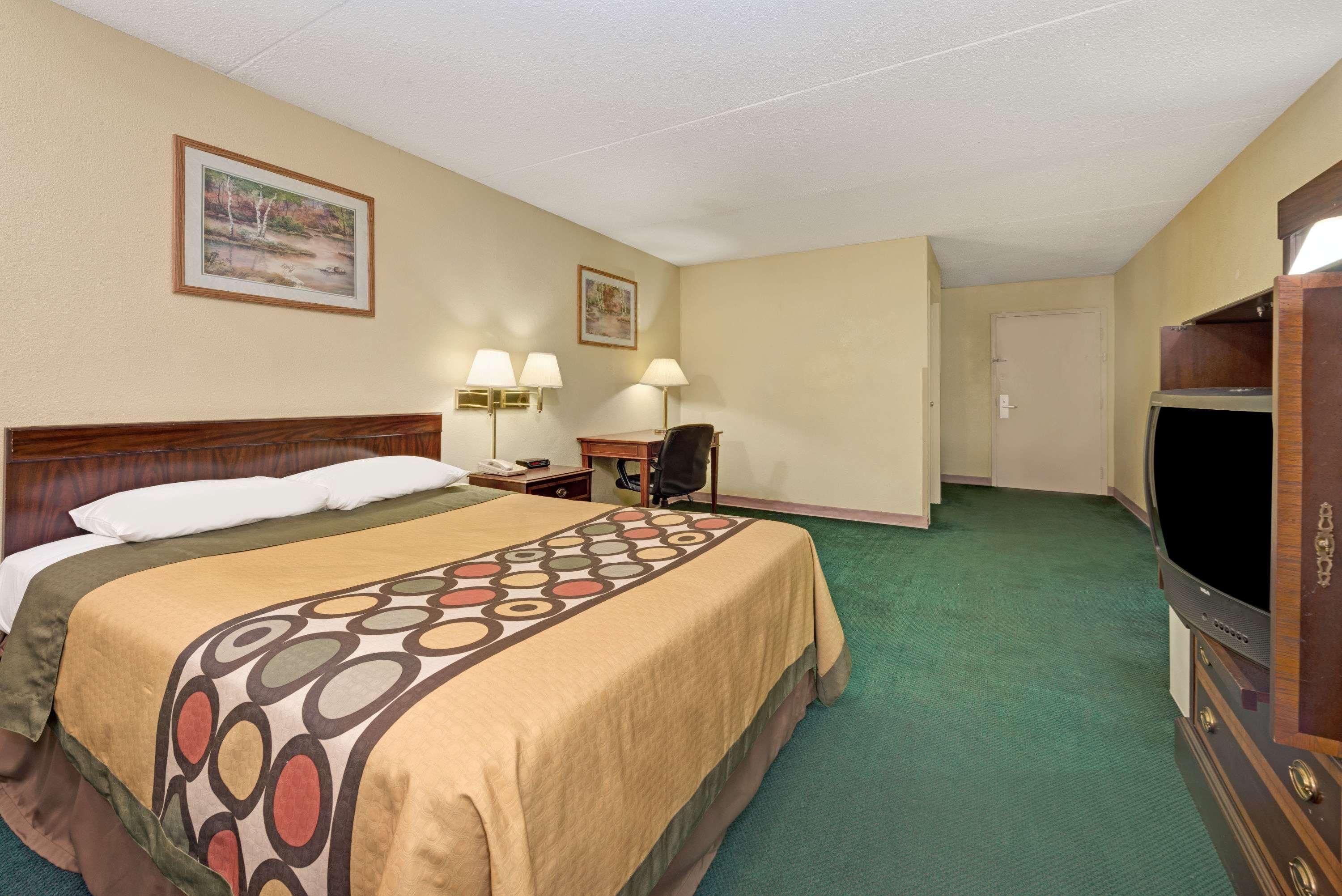 Super 8 By Wyndham South 2*