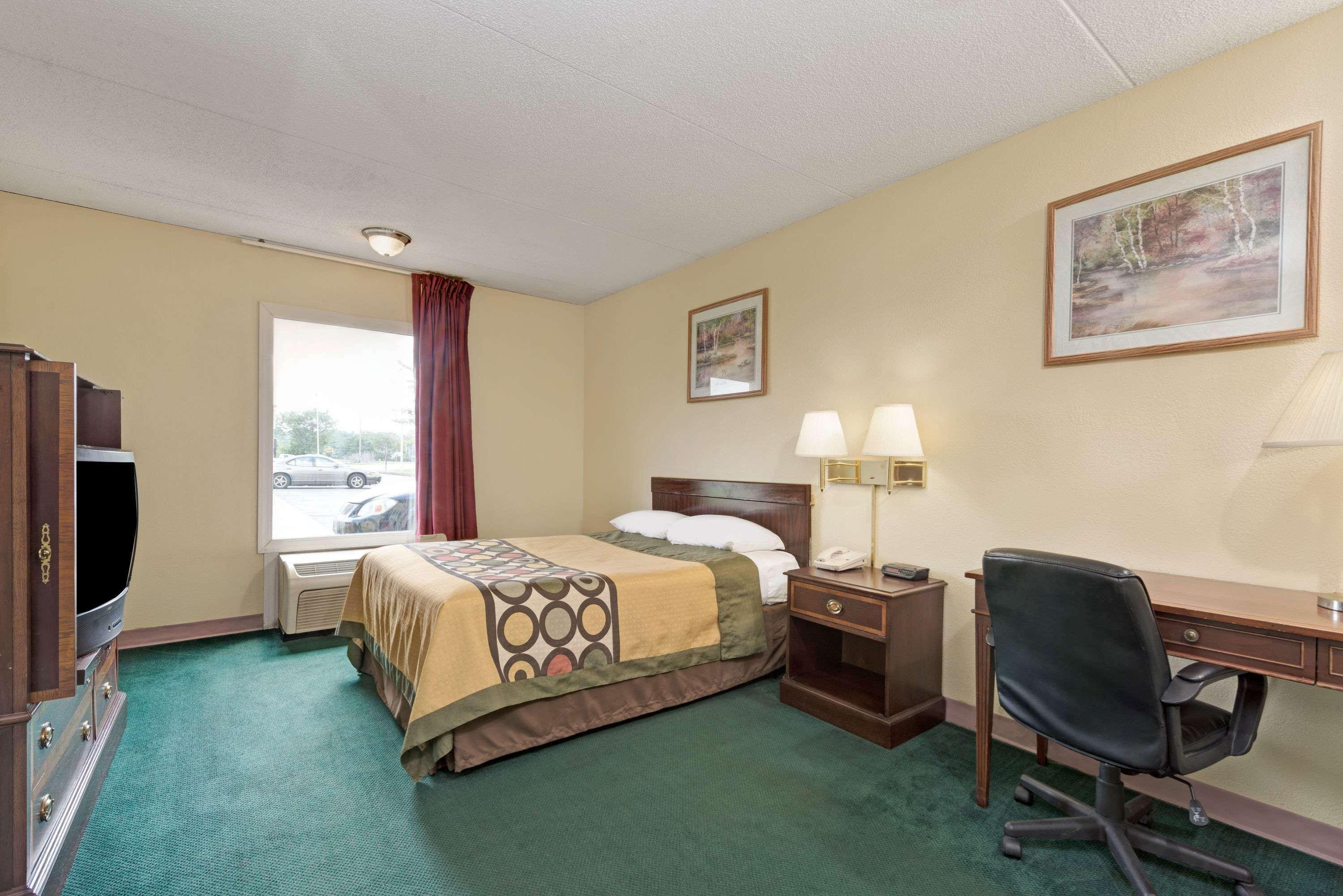 Super 8 By Wyndham South 2*