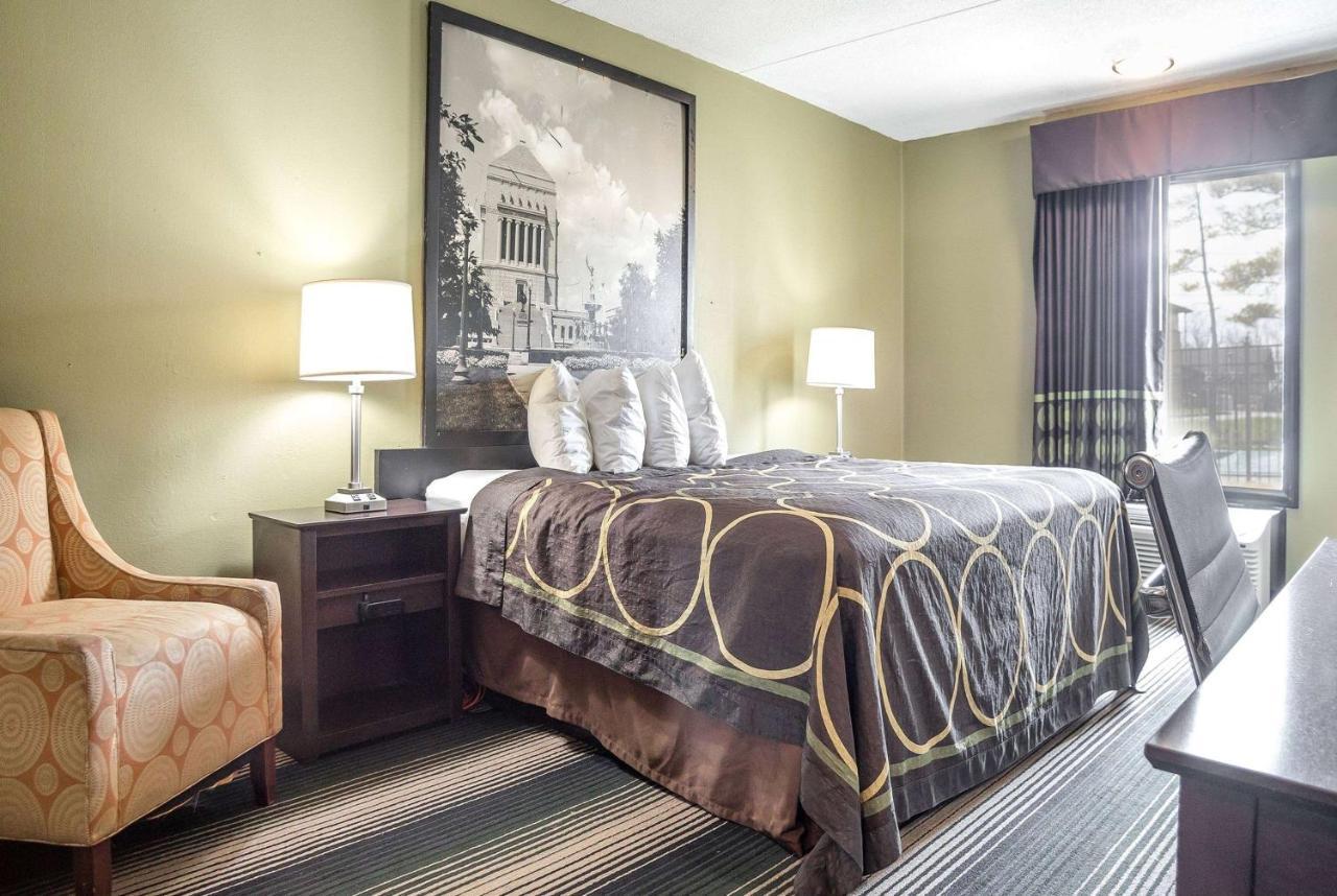 Super 8 By Wyndham South