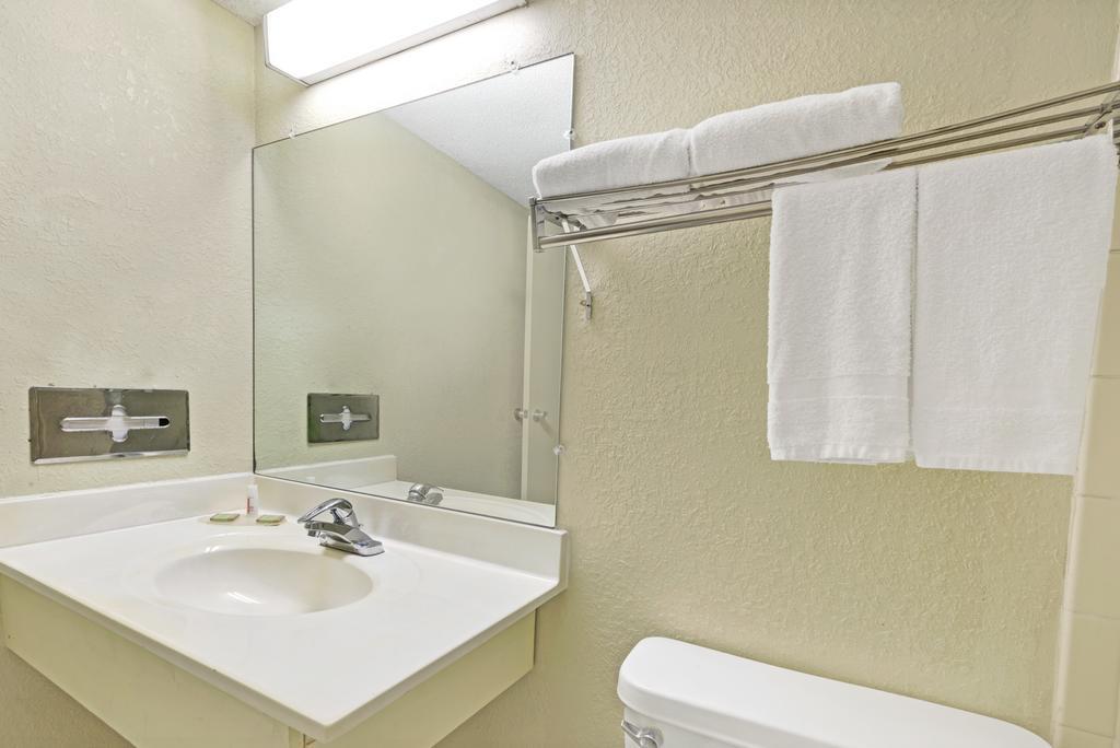 Super 8 By Wyndham South Motel
